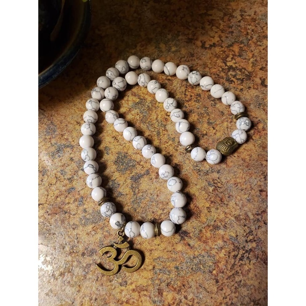 Howlite Mala Beads Stone Buddha Necklace Natural Gemstone‎ Bohemian Earthy NWOT